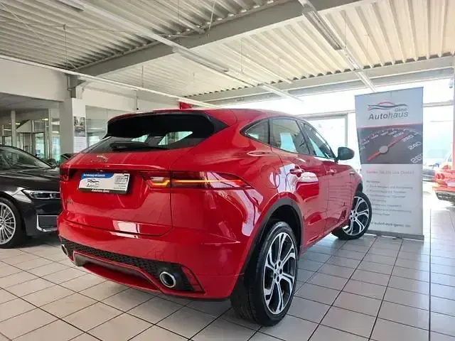 Używany Jaguar E-Pace First Edition 179 KM (131 kW) 2018 Czerwony SUV
