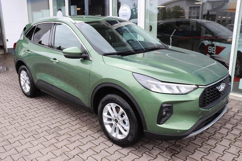 Gebraucht Ford Kuga Titanium 242 PS (177 kW) 2025 Bursting green metallic SUV