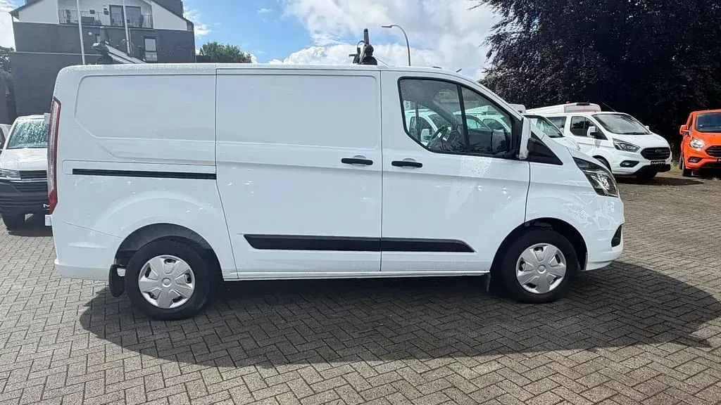 Gebraucht Ford Transit Custom Trend 131 PS (96 kW) 2022 Weiß Van / Kleinbus