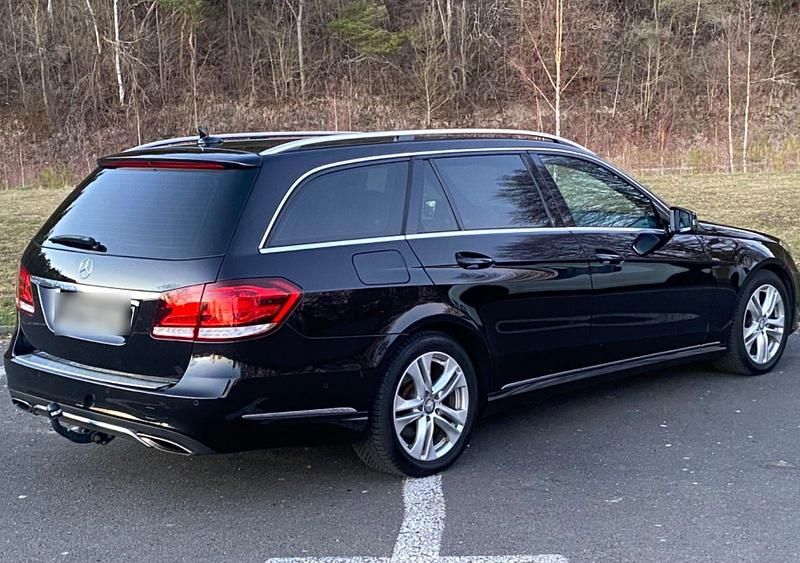 Gebraucht Mercedes E200 Avantgarde 136 PS (100 kW) 2014 Schwarz Kombi