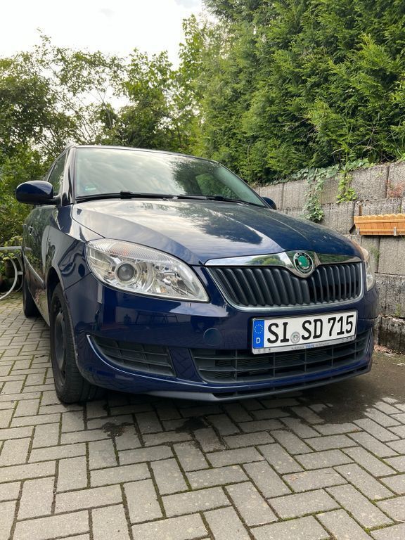 Schwarz Gebraucht 2011 Skoda Fabia Family Kombi | 3.790 € (Fairer Preis) - Bild 1/4