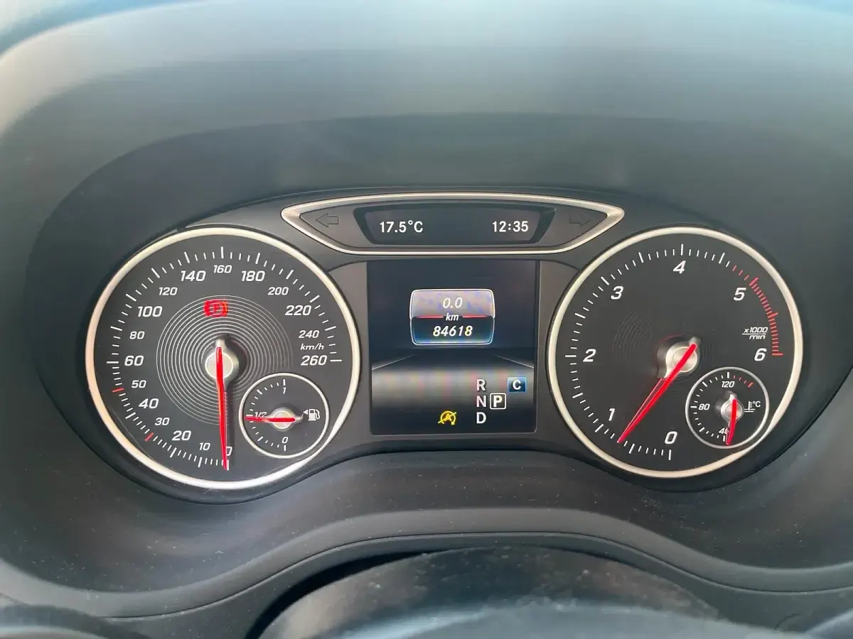 Gebraucht Mercedes B220 177 PS (130 kW) 2017 Weiß Kleinwagen