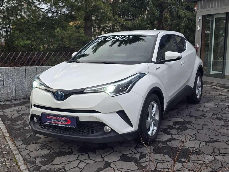 Gebraucht Toyota C-HR 98 PS (72 kW) 2017 Super white 2 SUV