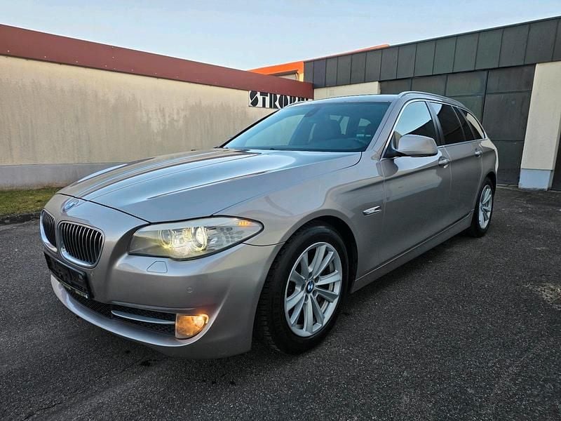 Gebraucht BMW 525 204 PS (150 kW) 2011 Violet Kombi
