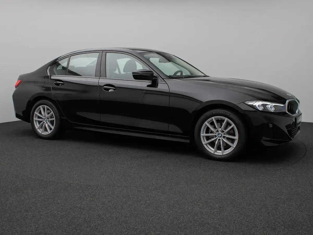 Gebraucht BMW 318 Shadowline 156 PS (114 kW) 2025 Schwarz 2668schwarz Limousine