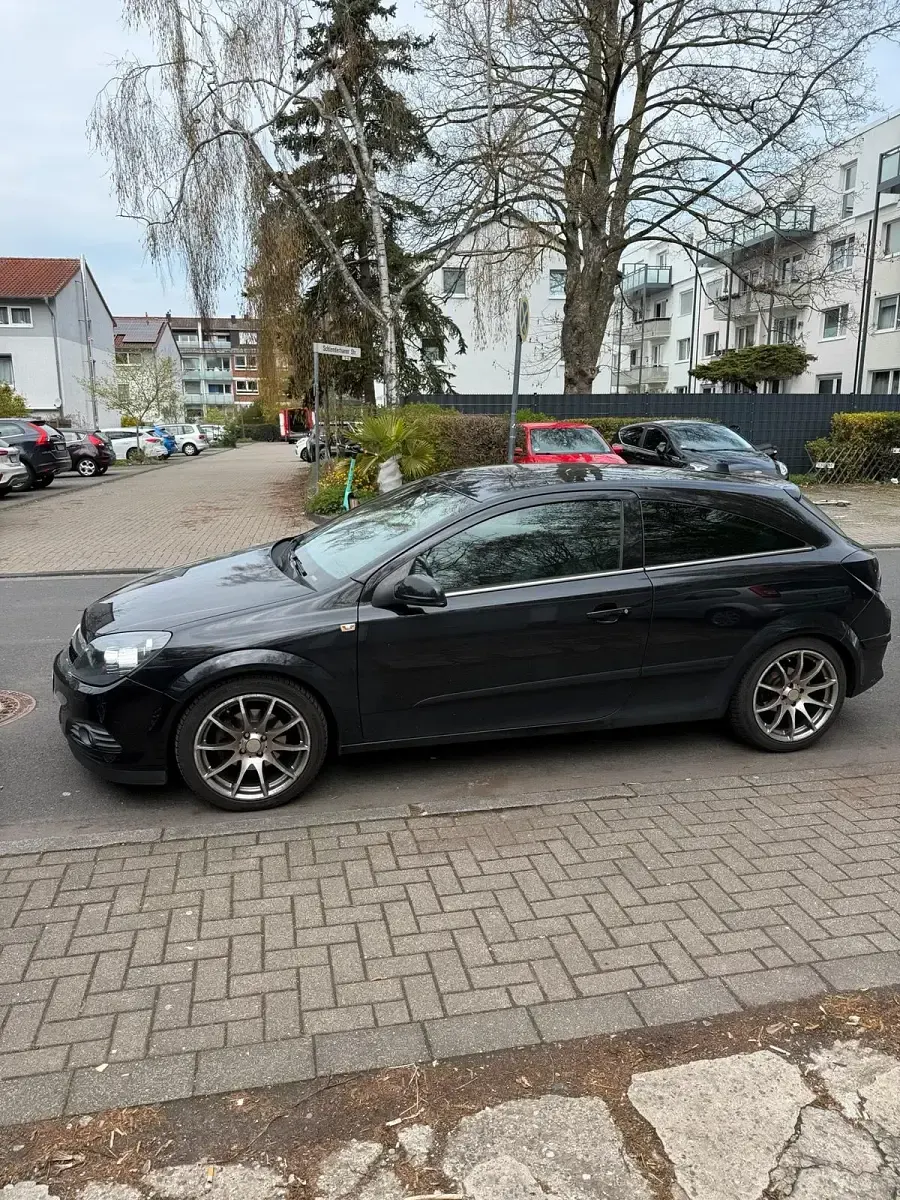 Gebraucht Opel Astra GTC 90 PS (66 kW) 2009 Schwarz Coupé