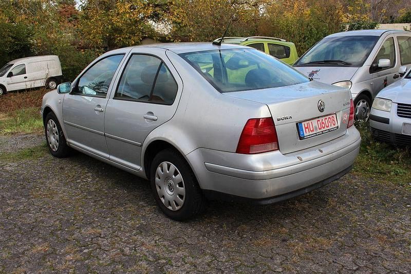 Gebraucht VW Bora Comfortline 110 PS (80 kW) 2003 Silber Limousine