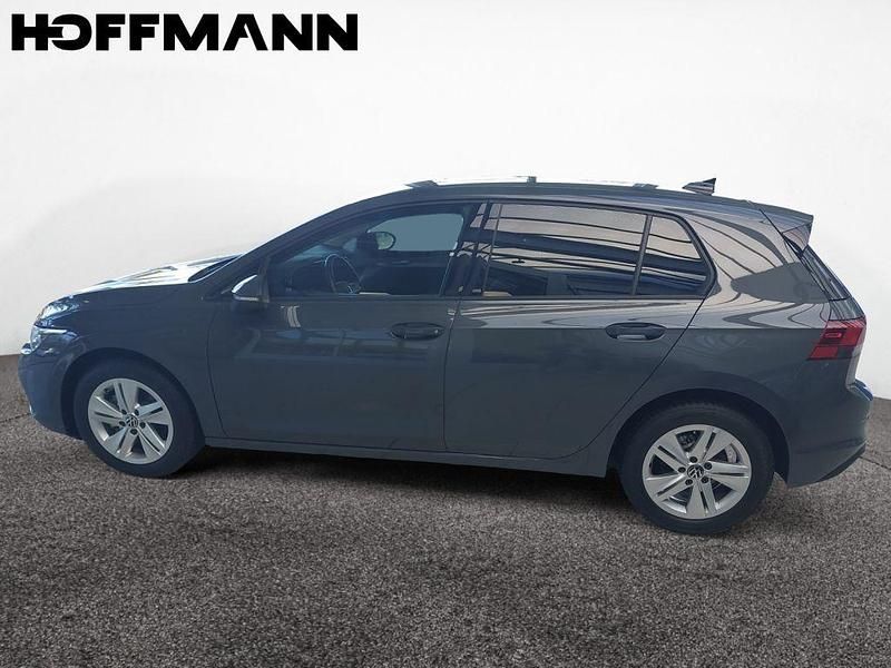 Gebraucht VW Golf VIII Life 131 PS (96 kW) 2023 Delfingrau metallic Limousine