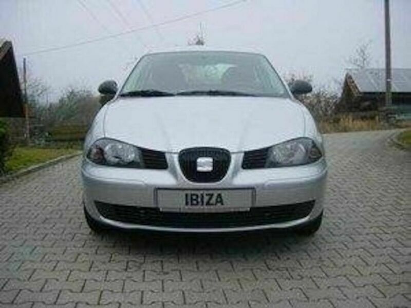 Silber (metallic) Gebraucht 2002 Seat Ibiza Limousine | 3.479 € - Bild 1/4
