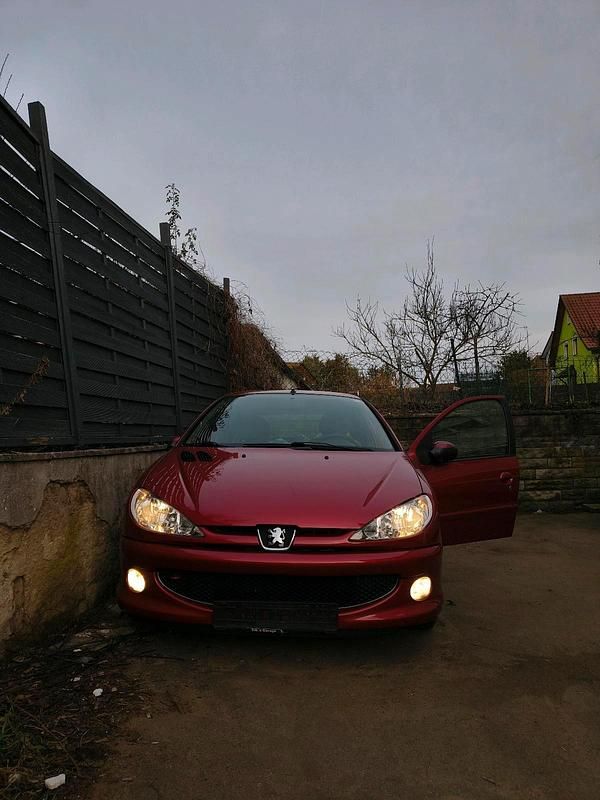 Gebraucht Peugeot 206 75 PS (55 kW) 2009 Rot Kleinwagen