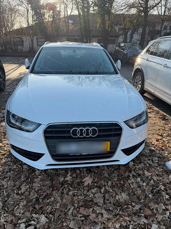 Weiß Gebraucht 2012 Audi A4 Kombi | 7.850 € (Etwas zu teuer) - Bild 1/4