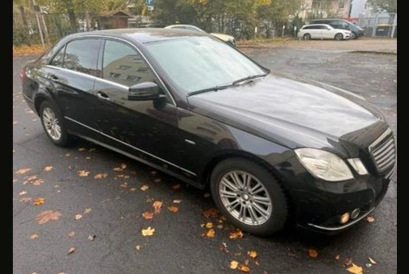 Gebraucht Mercedes E250 204 PS (150 kW) 2009 Schwarz Limousine