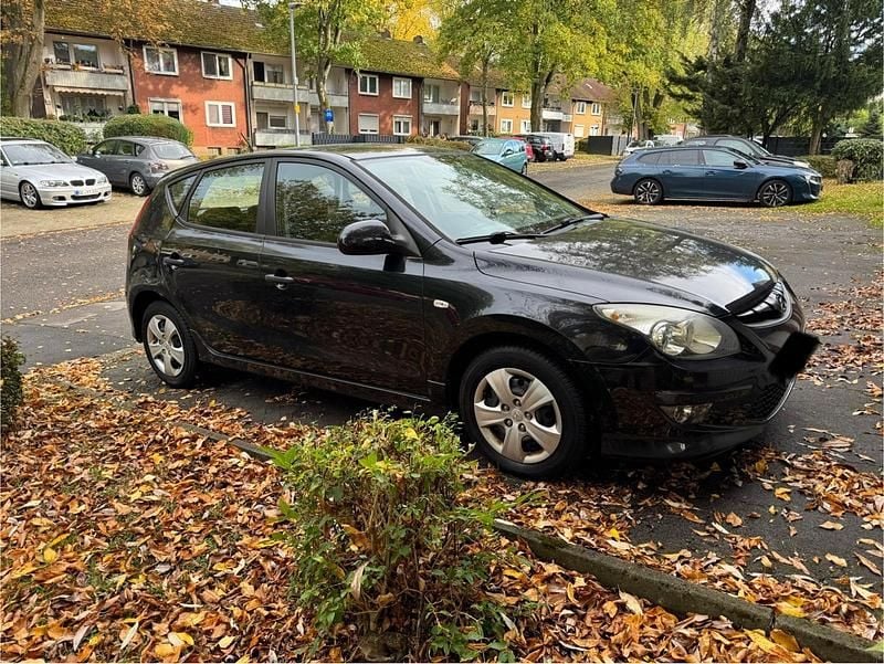 Schwarz Gebraucht 2011 Hyundai i30 Limousine | 2.399 € (Guter Preis) - Bild 1/4