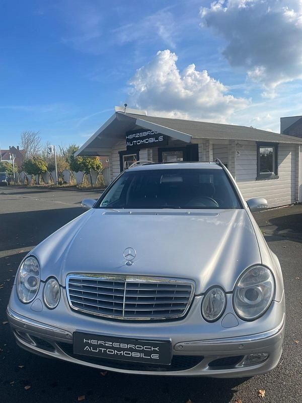 Grau Gebraucht 2003 Mercedes E270 Kombi | 3.999 € (Fairer Preis) - Bild 1/4
