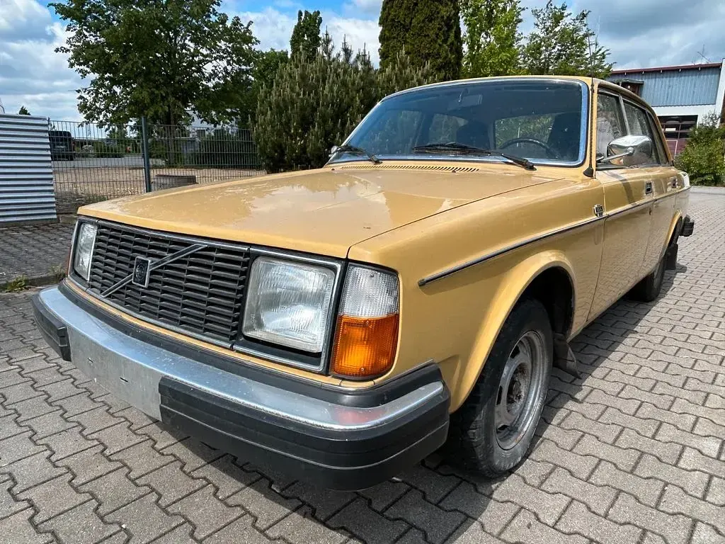 Usado Volvo 244 90 CV (66 kW) 1979 Beige Berlina