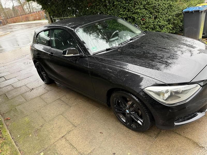 Gebraucht BMW 114 102 PS (75 kW) 2014 Schwarz Kleinwagen