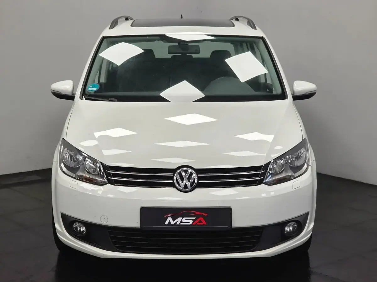 Gebraucht VW Touran Trendline 105 PS (77 kW) 2014 Weiß Van / Kleinbus
