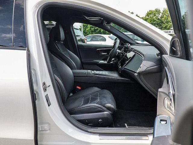 Weiss / polarweiß Gebraucht 2024 Mercedes E220 Advanced Limousine | 64.875 € - Bild 1/4