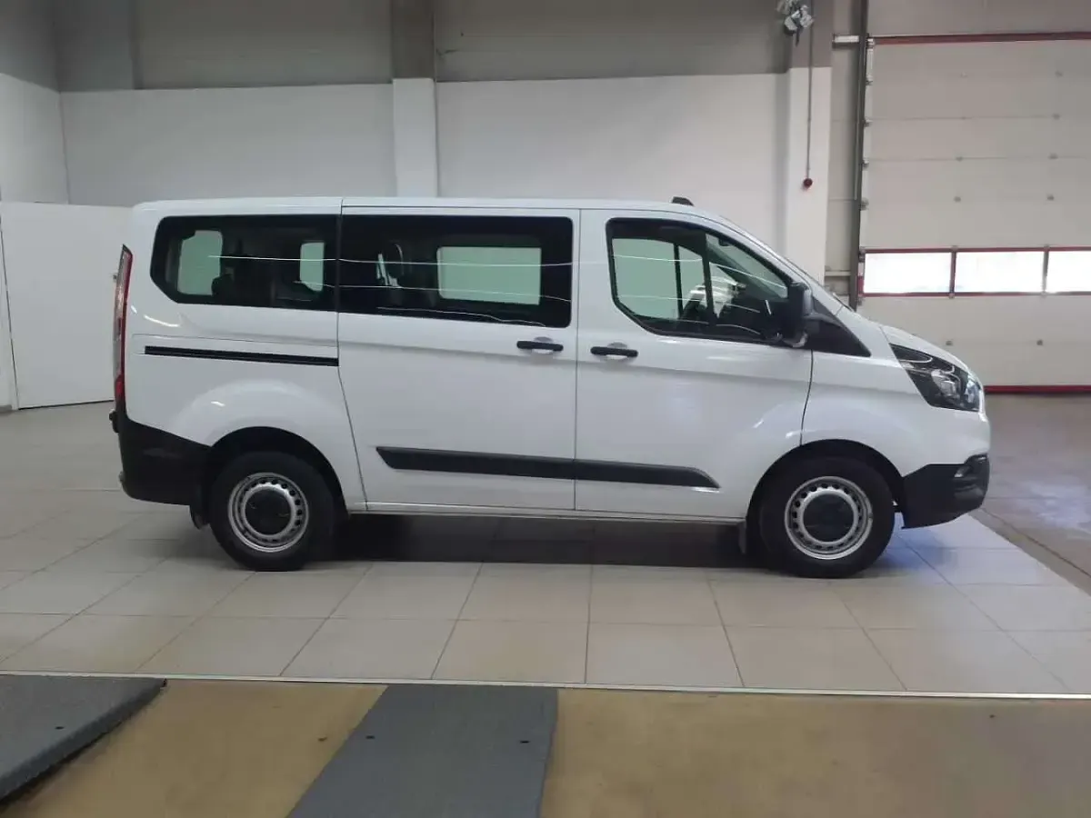 Używany Ford Transit 105 KM (77 kW) 2023 Biały Minivan