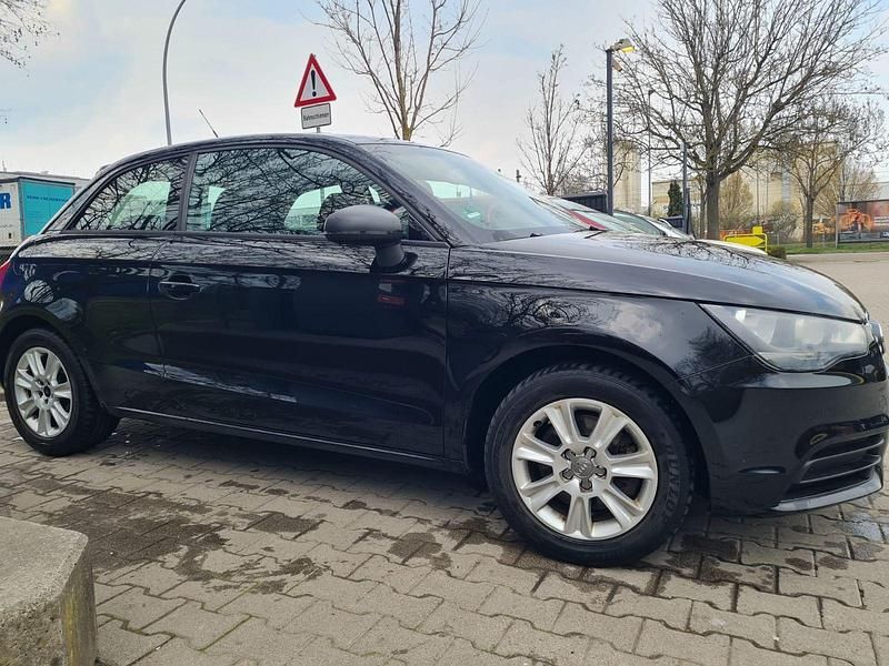 Second-hand Audi A1 Ambition 122 CP (89 kW) 2011 Negru Hatchback