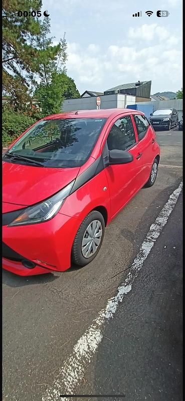 Rot Gebraucht 2017 Toyota Aygo Kleinwagen | 5.299 € (Guter Preis) - Bild 1/4