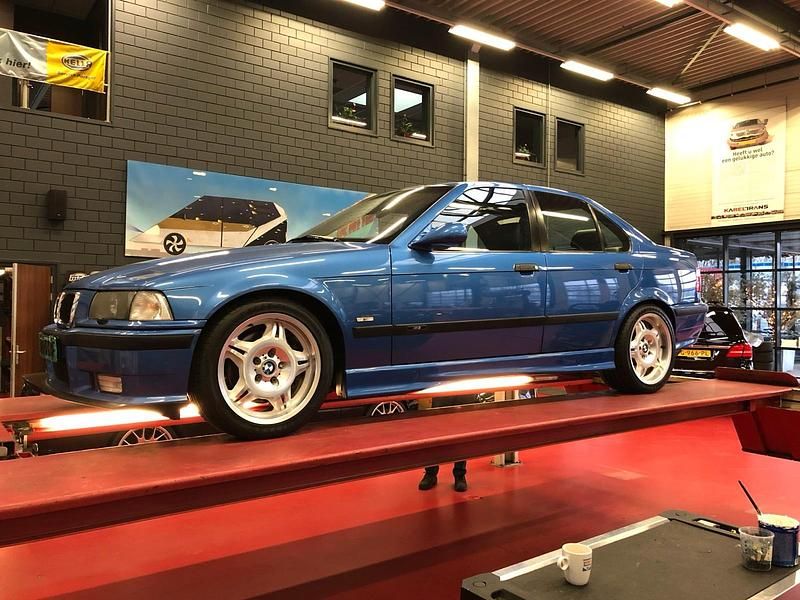 Second-hand BMW M3 321 CP (236 kW) 1996 Albastru Berlinǎ