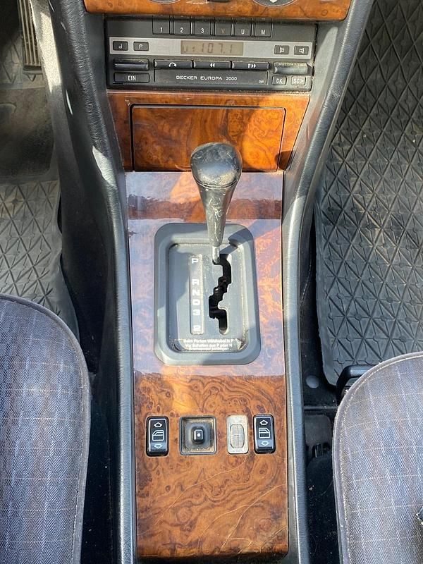 Gebraucht Mercedes E250 126 PS (92 kW) 1993 Schwarz Limousine