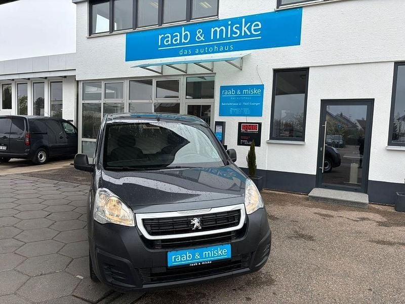 Gebraucht Peugeot Partner Premium 75 PS (55 kW) 2018 Grau Van / Kleinbus