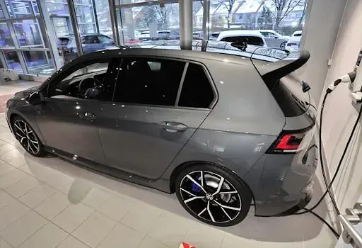 Neu VW Golf VIII R 333 PS (244 kW) 2026 Grau Limousine