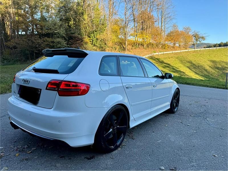 Weiß Gebraucht 2012 Audi RS3 Limousine | 23.700 € (Fairer Preis) - Bild 1/4