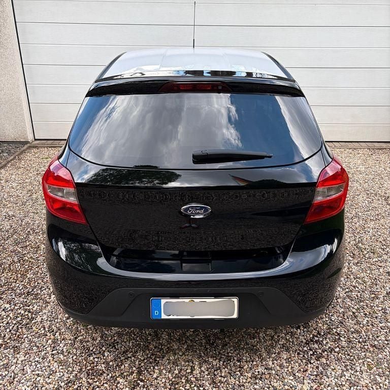 Gebraucht Ford Ka Plus 86 PS (63 kW) 2017 Schwarz Kleinwagen