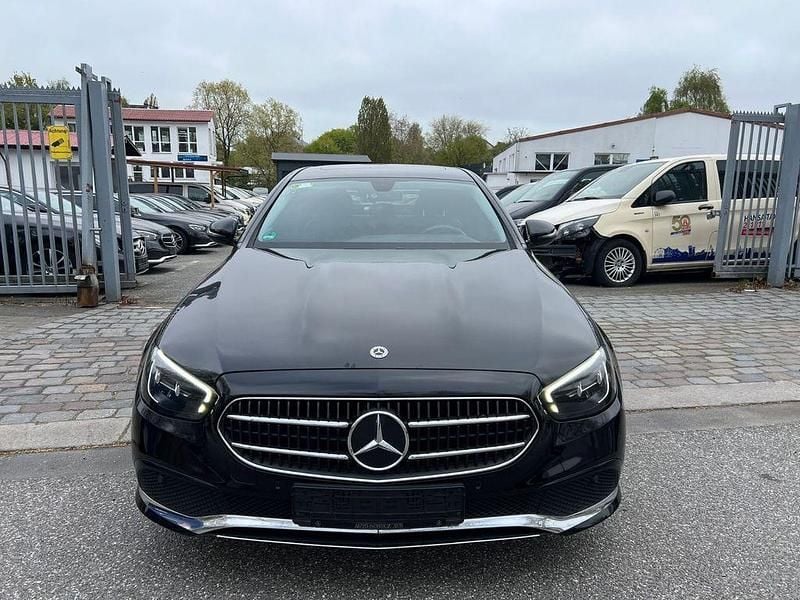 Usado Mercedes E200 160 CV (117 kW) 2023 Negro Berlina