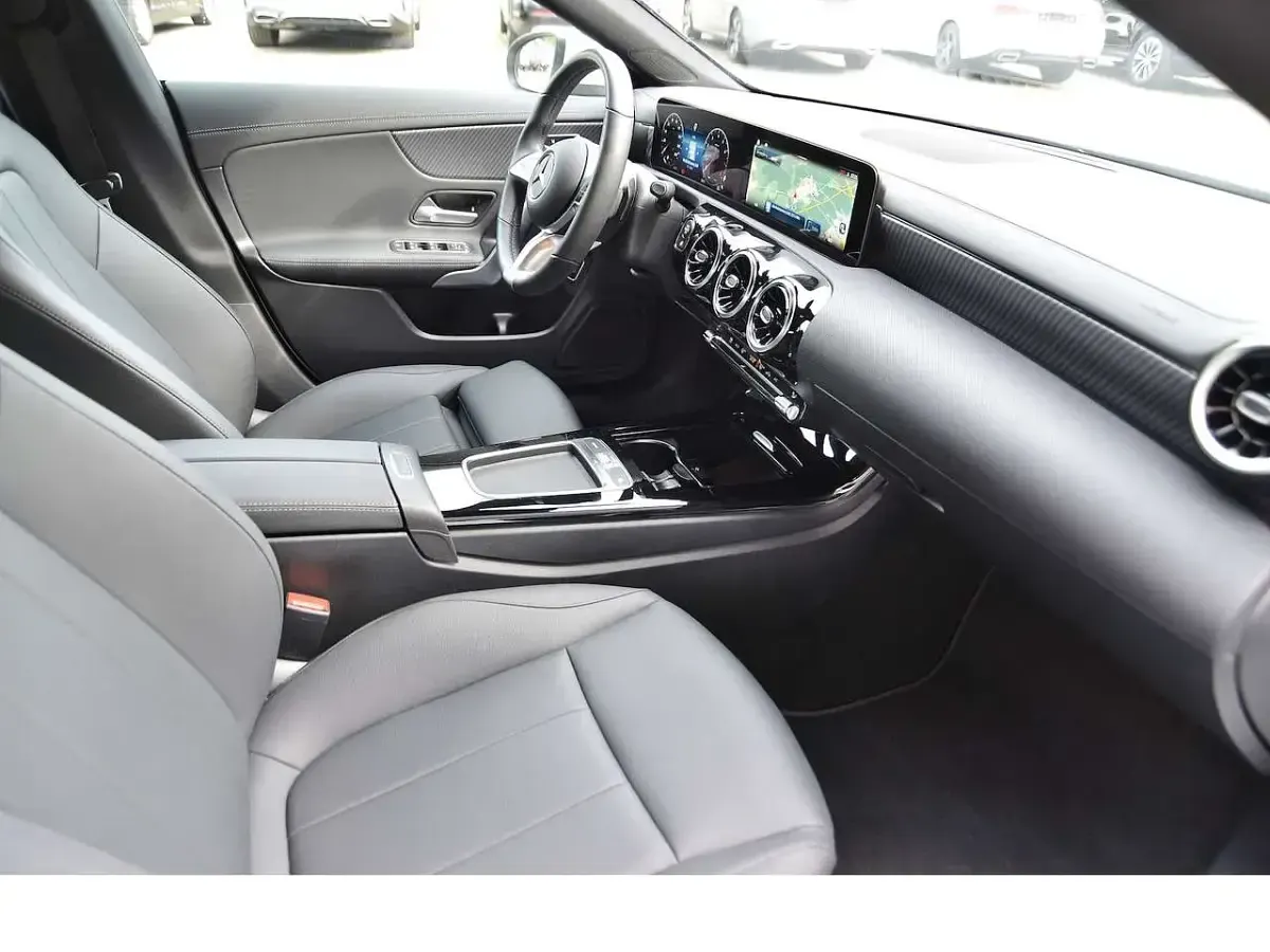 Gebraucht Mercedes CLA180 Progressive 136 PS (100 kW) 2025 Weiß Limousine
