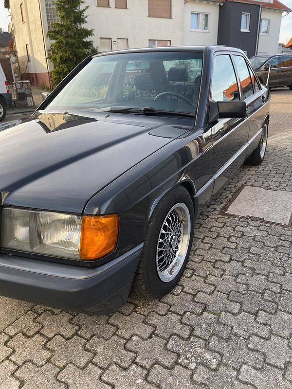 Gebraucht Mercedes 190 109 PS (80 kW) 1990 Schwarz Limousine