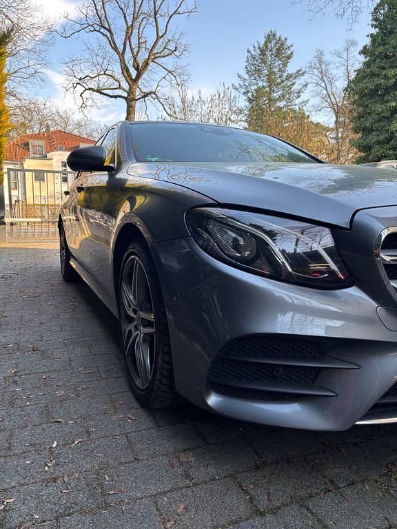 Gebraucht Mercedes E350 AMG line 286 PS (210 kW) 2018 Grau Limousine