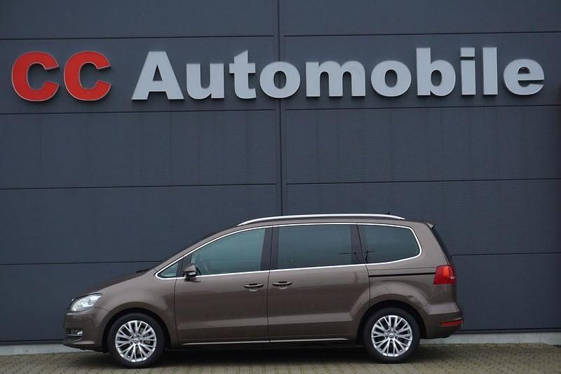 Braun Gebraucht 2011 VW Sharan Highline Van / Kleinbus | 8.880 € (Guter Preis) - Bild 1/4