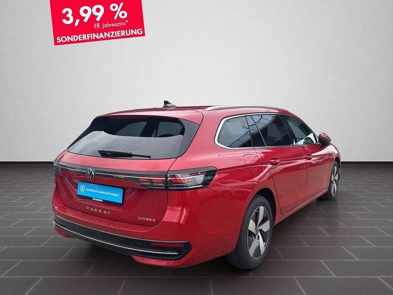 Gebraucht VW Passat Elegance 150 PS (110 kW) 2025 Chilirot metallic (metallic) Kombi