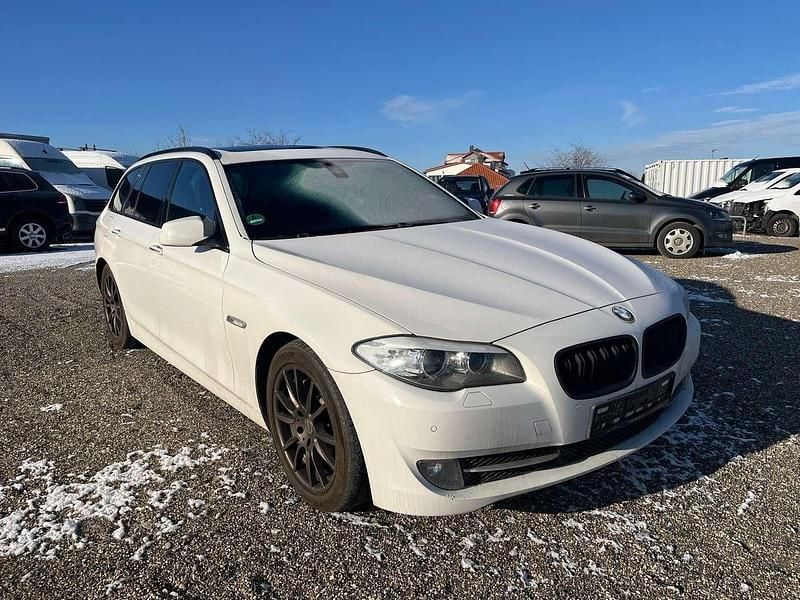 Gebraucht BMW 530 Sport Line 258 PS (189 kW) 2012 Weiß Kombi