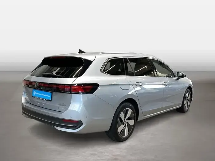 Gebraucht VW Passat Business 150 PS (110 kW) 2025 Oyster silver Kombi