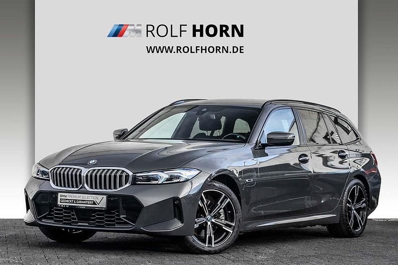 Grau Gebraucht 2022 BMW 330e Sport Line Kombi | 36.360 € (Teuer) - Bild 1/4