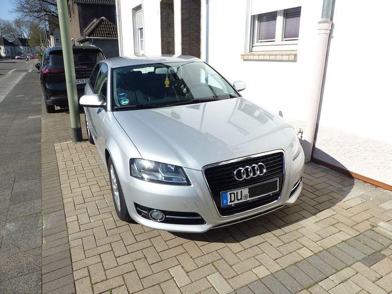 Gebraucht Audi A3 Ambiente 105 PS (77 kW) 2010 Silber Kleinwagen