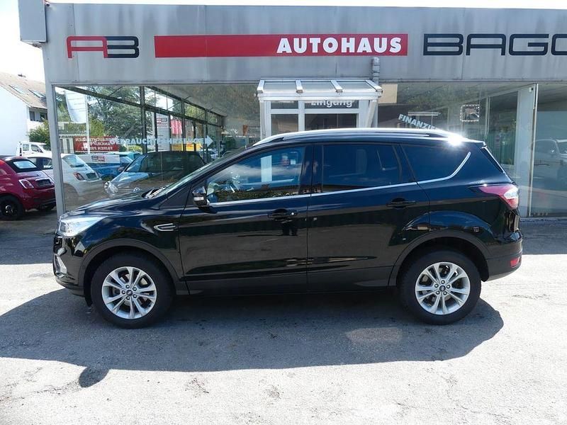 Iridiumschwarz metallic Gebraucht 2019 Ford Kuga Titanium SUV | 18.990 € (Teuer) - Bild 1/4