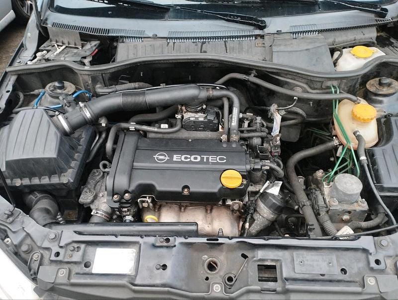 Gebraucht Opel Corsa 80 PS (58 kW) 2005 Schwarz Kleinwagen