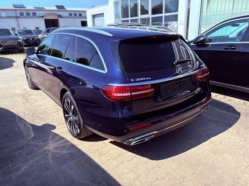 Gebraucht Mercedes E300 306 PS (225 kW) 2021 Blau Limousine