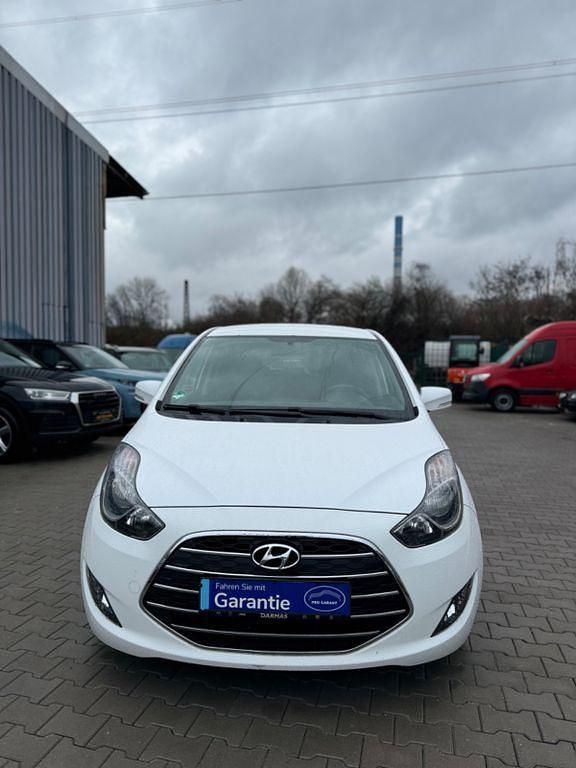 Gebraucht Hyundai ix20 Passion 90 PS (66 kW) 2017 Weiß Kleinwagen
