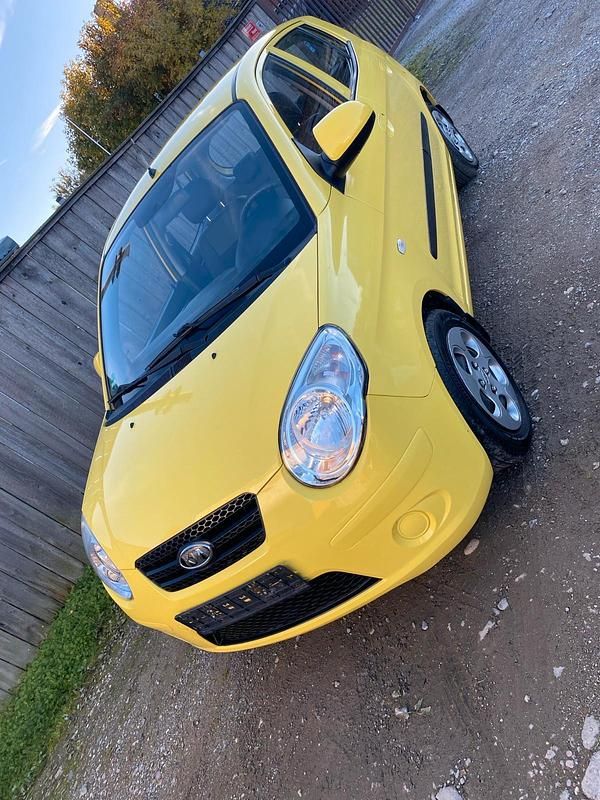 Gelb Gebraucht 2011 Kia Picanto 4 Kleinwagen | 3.200 € (Fairer Preis) - Bild 1/4