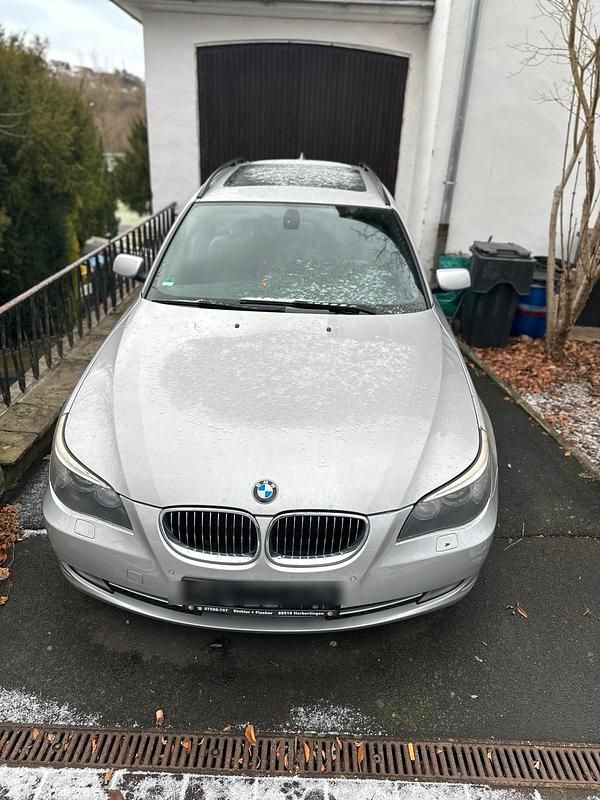 Gebraucht BMW 530 235 PS (172 kW) 2009 Silber Kombi