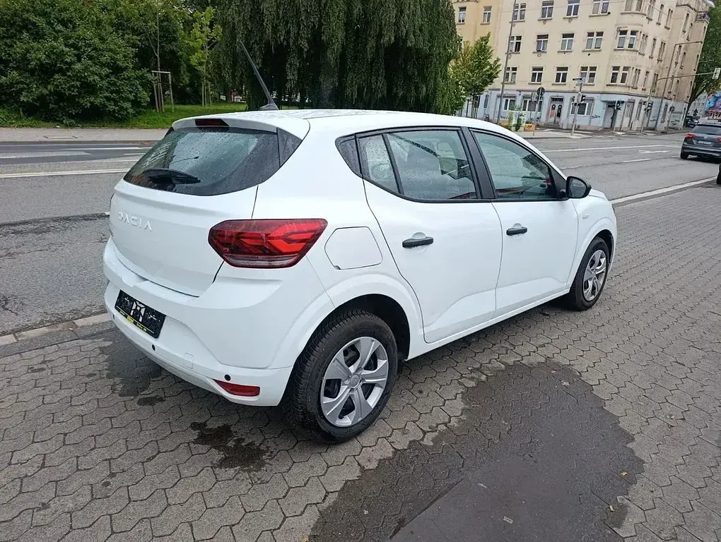 Gebraucht Dacia Sandero Essentiel 67 PS (49 kW) 2024 Weiß Limousine