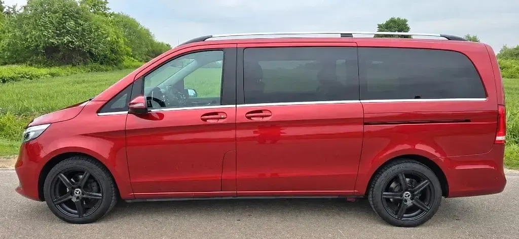 Gebraucht Mercedes V220 Avantgarde Edition 163 PS (119 kW) 2022 Rot Van / Kleinbus