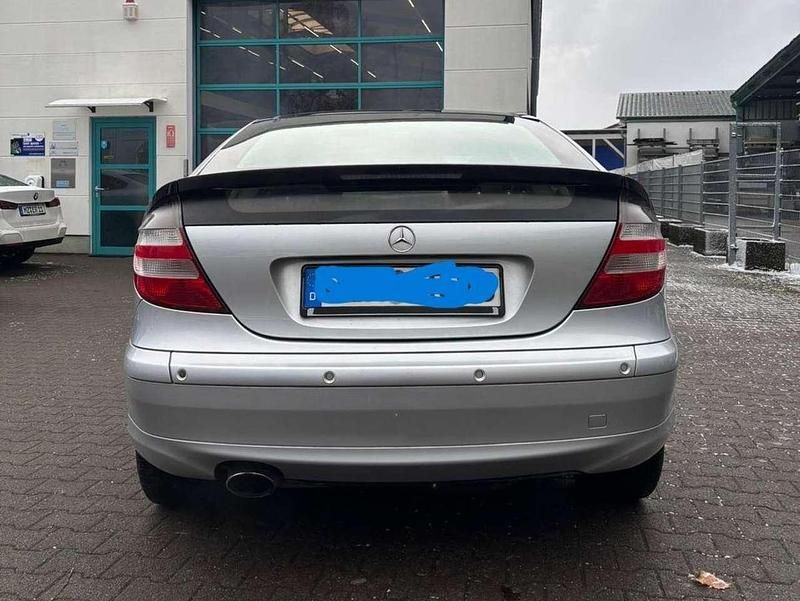 Gebraucht Mercedes C180 143 PS (105 kW) 2004 Silber Coupé